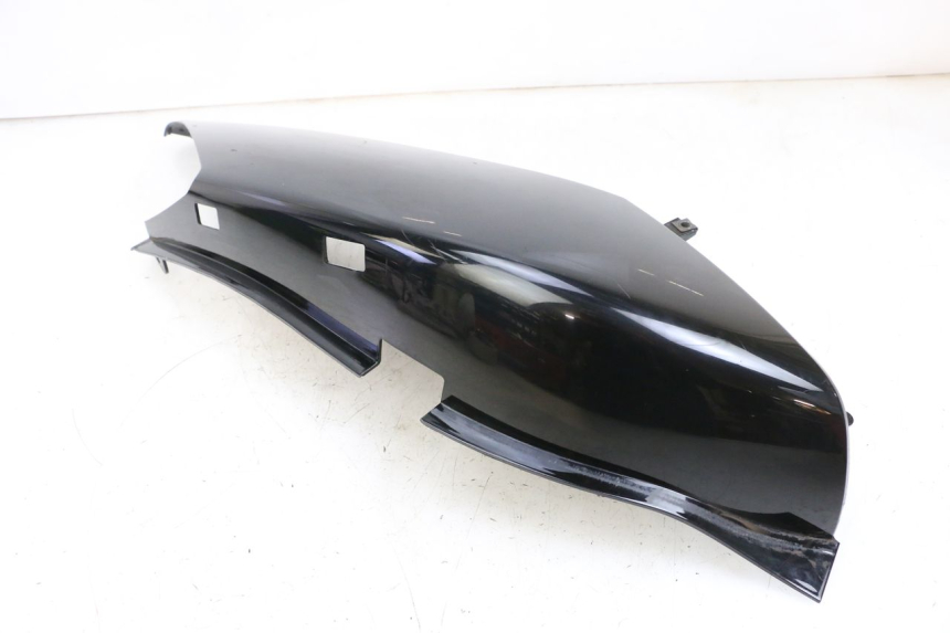 photo de LEFT REAR SIDE PANEL YAMAHA XMAX X-MAX 125 (2006 - 2009) - Fixing points details