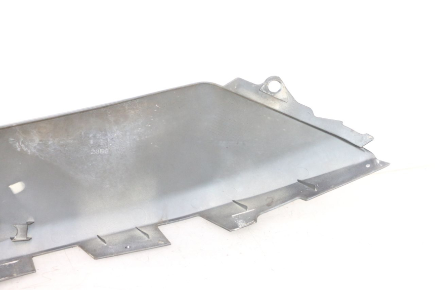 photo de LEFT REAR SIDE PANEL YAMAHA X-MAX XMAX 125 (2010 - 2013) - Surface and material condition