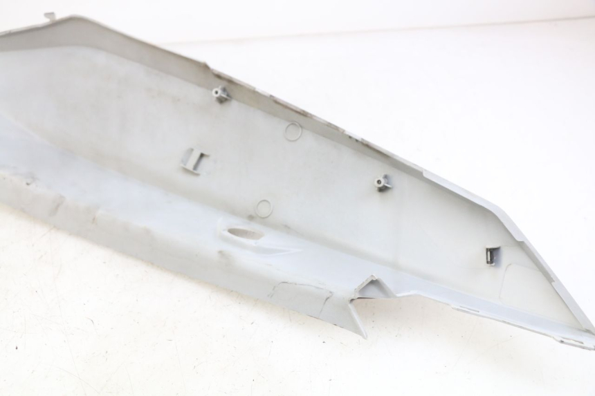 photo de LEFT REAR SIDE PANEL KYMCO X-TOWN XTOWN 125 (2016 - 2021) - Technical close-up