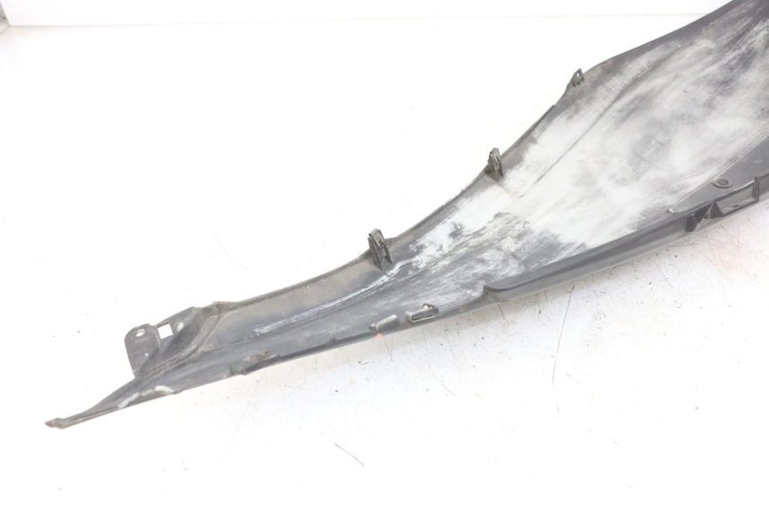 photo de LEFT REAR SIDE PANEL PIAGGIO X10 125 (2012 - 2017) - Zoom on usage condition