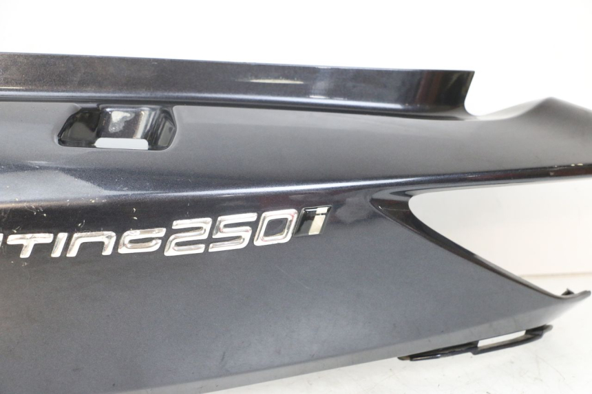 photo de LEFT REAR SIDE PANEL KYMCO XCITING 250 (2006 - 2009) - High-resolution close-up
