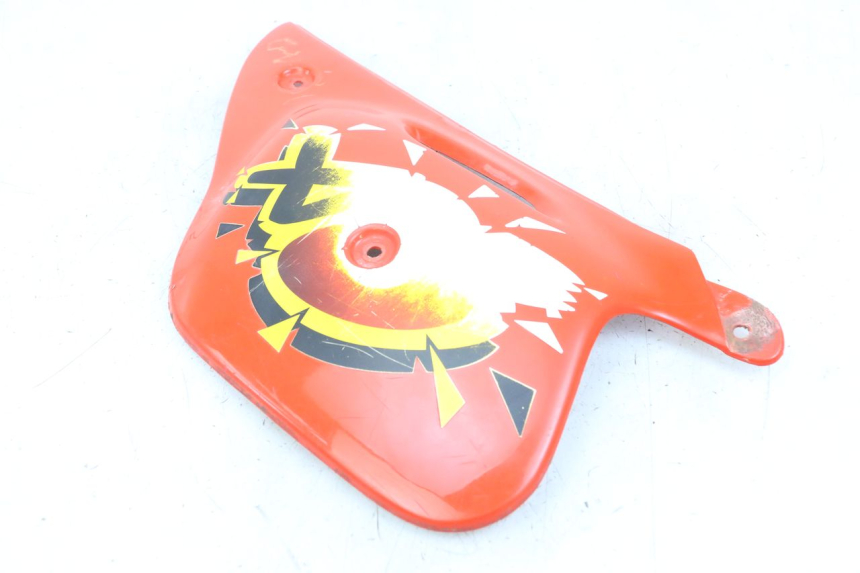 photo de LEFT REAR SIDE PANEL PEUGEOT XP6 50 (1997 - 2003) - Alternative perspective