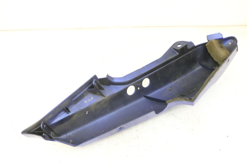 photo de REAR LEFT PANEL YAMAHA FZS FAZER 600 (2001 - 2003) - Zoom on usage condition