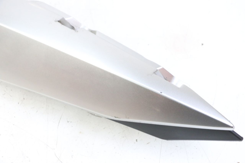photo de REAR LEFT PANEL YAMAHA XJ6 600 (2008 - 2016) - Distinctive features