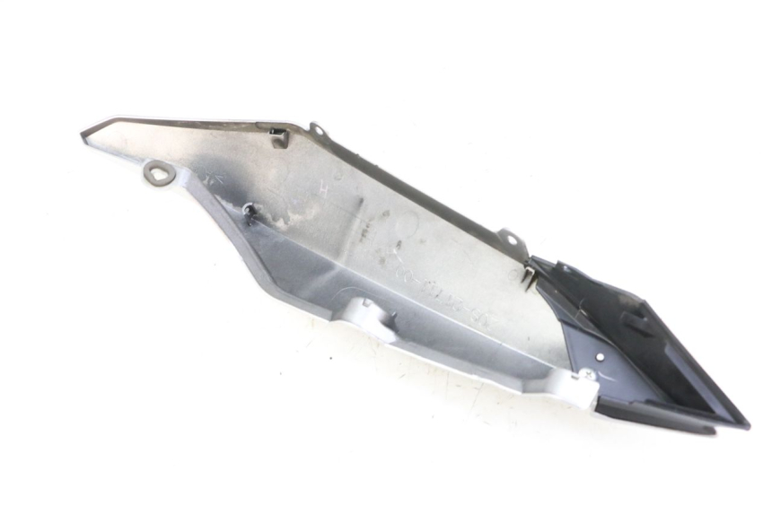 photo de REAR LEFT PANEL YAMAHA XJ6 600 (2008 - 2016) - Technical close-up