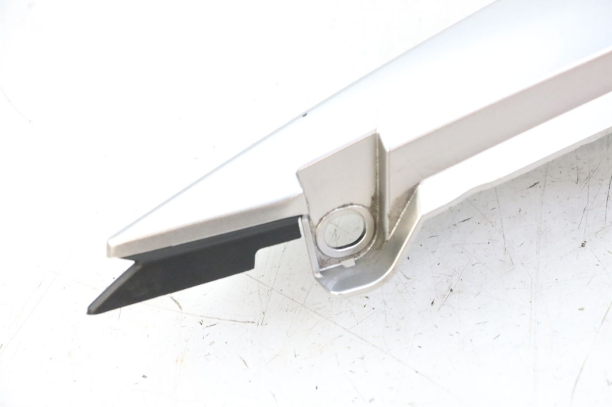 photo de REAR LEFT PANEL YAMAHA XJ6 600 (2008 - 2016) - Markings and original references