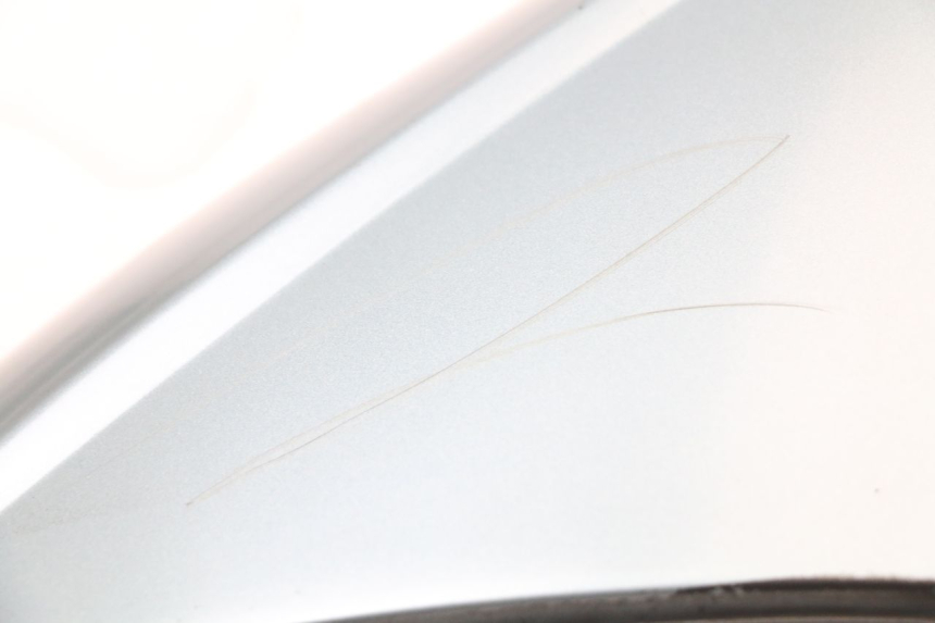 photo de REAR LEFT PANEL YAMAHA YP MAJESTY 125 (2002 - 2006) - Fixing points details