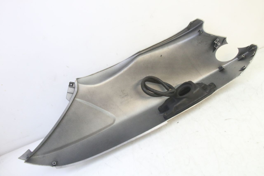 photo de REAR LEFT PANEL YAMAHA YP MAJESTY 125 (2002 - 2006) - Checked used part