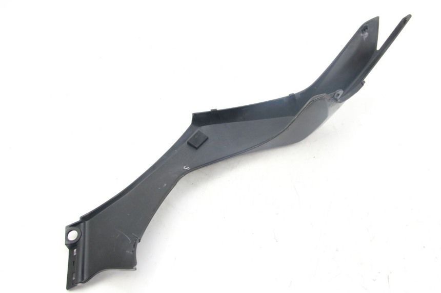 photo de LEFT REAR SIDE PANEL KAWASAKI Z ABS 1000 (2014 - 2020) - Technical close-up
