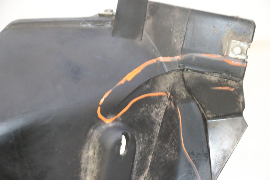 photo de RIGHT FRONT FAIRING QUADRO 4 4D 350 (2015 - 2018) - Fixing points details