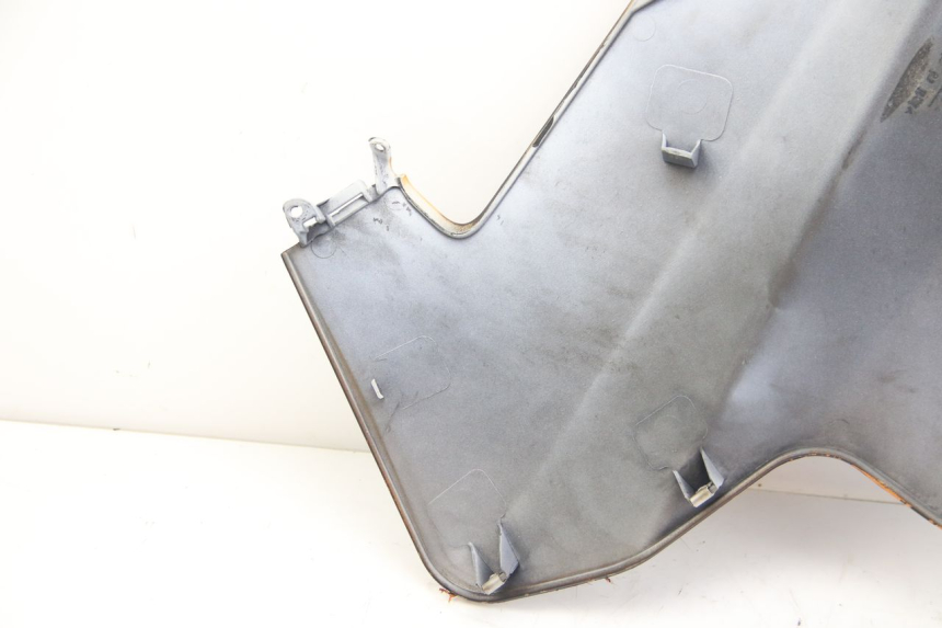 photo de RIGHT FRONT SIDE PANEL APRILIA ATLANTIC 500 (2002 - 2003) - Component detail