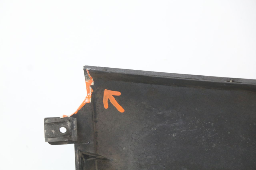 photo de RIGHT FRONT SIDE PANEL BMW C1 125 (2000 - 2003) - Fixing points details