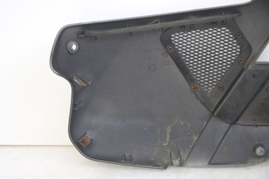 photo de RIGHT FRONT SIDE PANEL GILERA DNA 50 (2000 - 2007) - Component detail