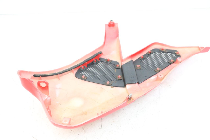 photo de RIGHT FRONT SIDE PANEL GILERA DNA 50 (2000 - 2007) - Technical close-up