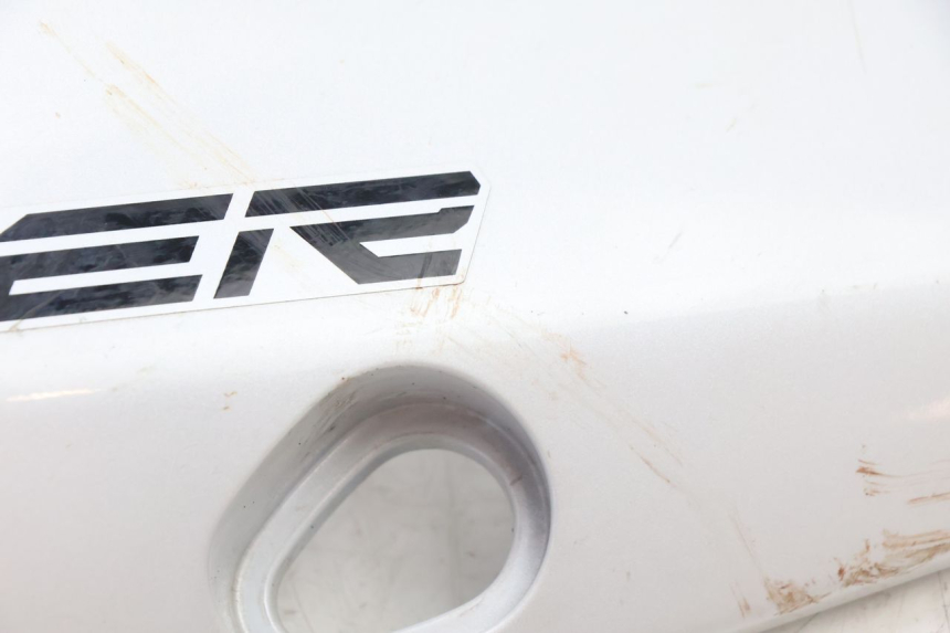 photo de RIGHT FRONT FAIRING YAMAHA FZ8 800 (2010 - 2016) - Technical close-up