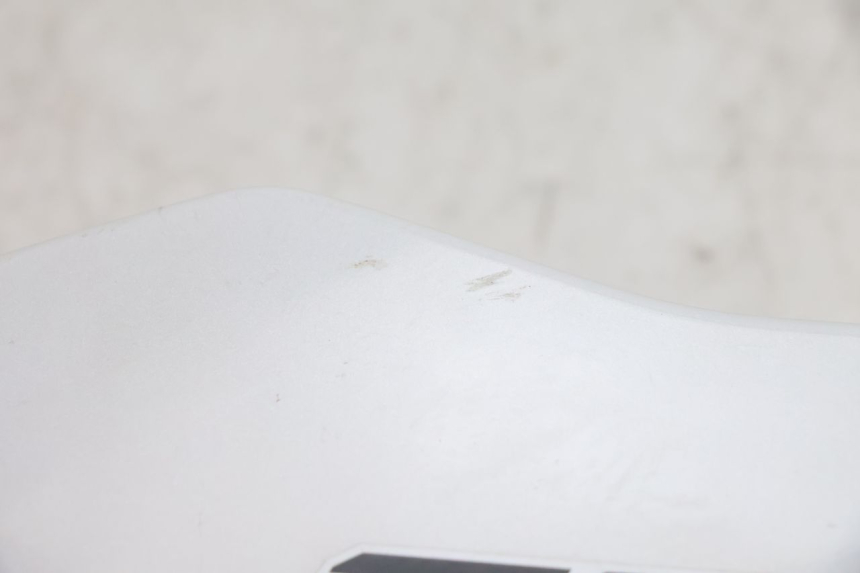 photo de RIGHT FRONT FAIRING YAMAHA FZ8 800 (2010 - 2016) - Fixing points details