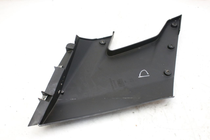 photo de RIGHT FRONT SIDE PANEL DERBI GPR 50 (2004 - 2009) - Alternative perspective