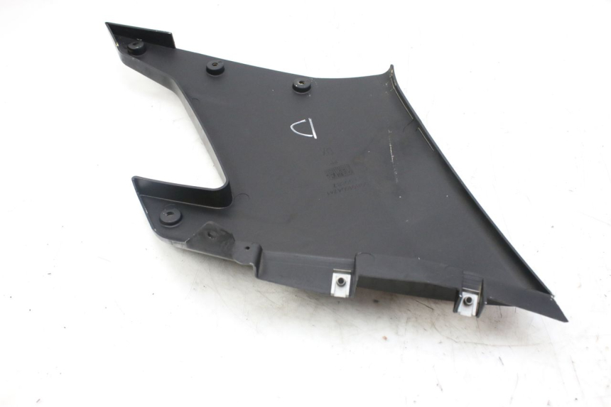 photo de RIGHT FRONT SIDE PANEL DERBI GPR 50 (2004 - 2009) - Technical close-up