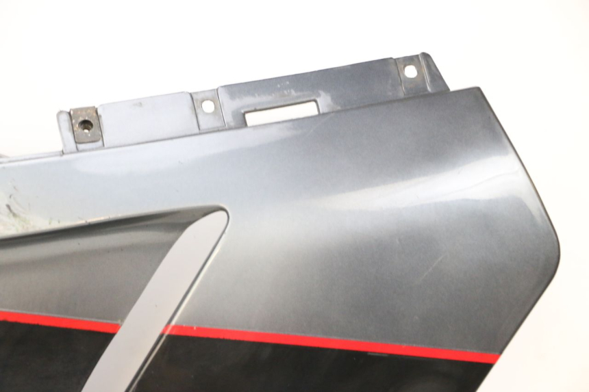 photo de RIGHT FRONT FAIRING KAWASAKI GPZ RX 1000 (1986 - 1988) - Focus on structure