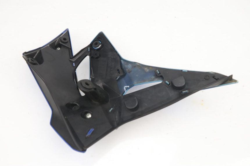 photo de RIGHT FRONT FAIRING SUZUKI GSR 750 (2011 - 2017) - Zoom on usage condition