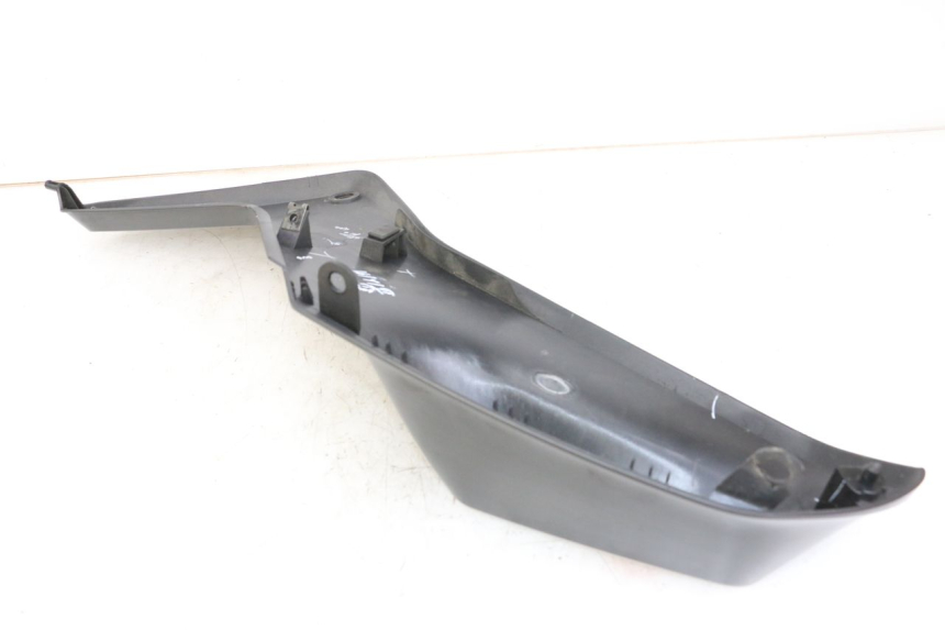 photo de RIGHT FRONT FAIRING HUSQVARNA SVARTPILEN 401 (2018 - 2023) - Zoom on usage condition