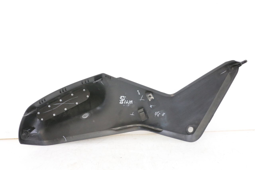 photo de RIGHT FRONT FAIRING HUSQVARNA SVARTPILEN 401 (2018 - 2023) - Technical close-up