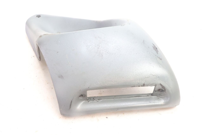 photo de FRONT RIGHT LOWER SIDE PANEL GILERA RUNNER SP 50 (2002 - 2004) - Zoom on usage condition