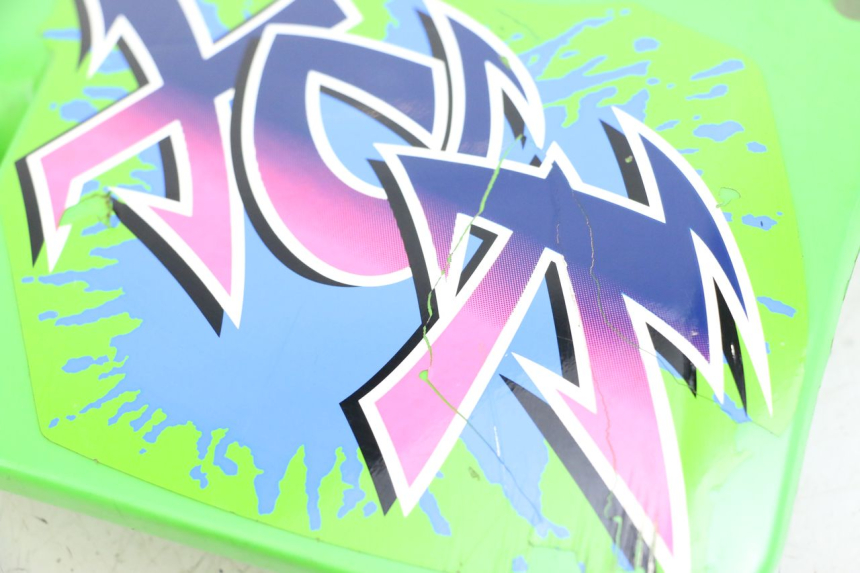 photo de RIGHT FRONT FAIRING KAWASAKI KDX 125 (1990 - 1991) - Technical close-up