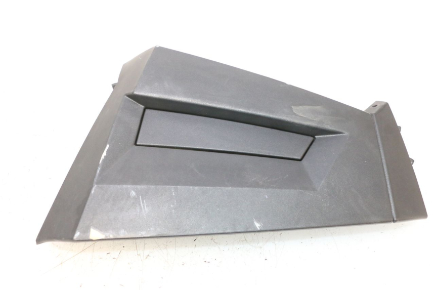 photo de RIGHT FRONT FAIRING KEEWAY MATRIX RX9 125 (2006 - 2007) - Zoom on usage condition
