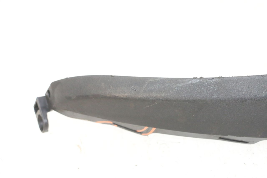 photo de RIGHT FRONT FAIRING PIAGGIO MP3 500 (2016 - 2018) - Fixing points details