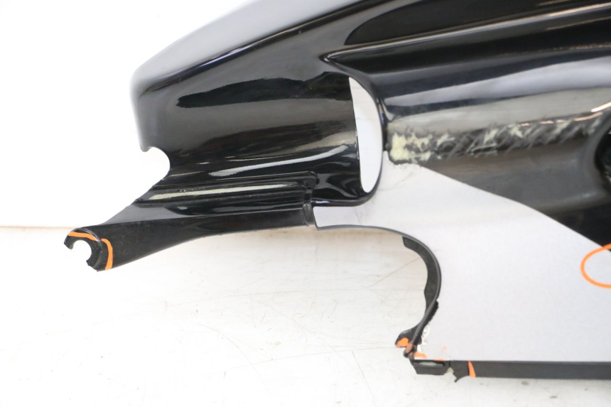 photo de RIGHT FRONT FAIRING HONDA NSR R 125 (1994 - 2003) - Fixing points details