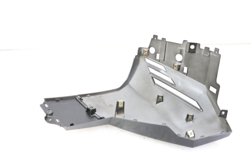 photo de RIGHT FRONT FAIRING PEUGEOT TWEET 4T 50 (2023 - 2025) - Fixing points details