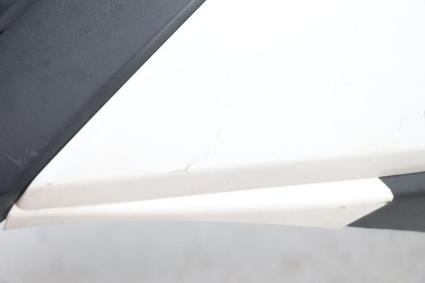 photo de RIGHT FRONT FAIRING YAMASAKI ROADSTER 50 (2013 - 2018) - Zoom on usage condition