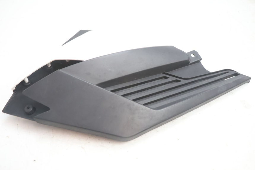 photo de RIGHT FRONT FAIRING YAMASAKI ROADSTER 50 (2013 - 2018) - Technical close-up