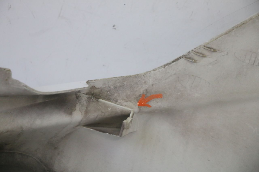 photo de RIGHT FRONT FAIRING PEUGEOT SATELIS 125 (2010 - 2012) - Fixing points details