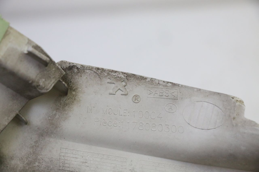 photo de RIGHT FRONT FAIRING PEUGEOT SATELIS 125 (2010 - 2012) - Checked used part