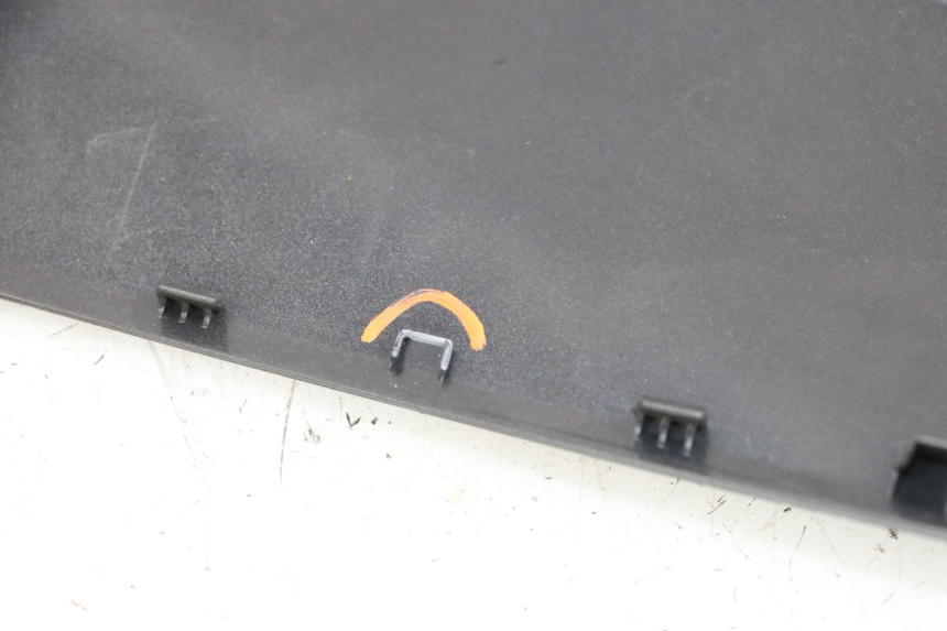 photo de RIGHT FRONT FAIRING YAMAHA XMAX X-MAX 125 (2021 - 2025) - Alternative perspective