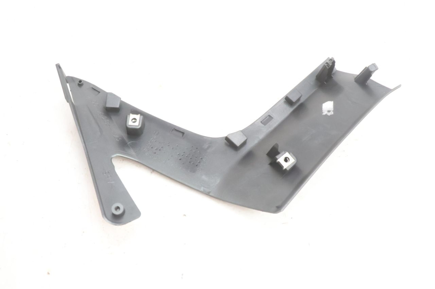 photo de RIGHT FRONT FAIRING YAMAHA X-MAX XMAX 125 (2010 - 2013) - Technical close-up