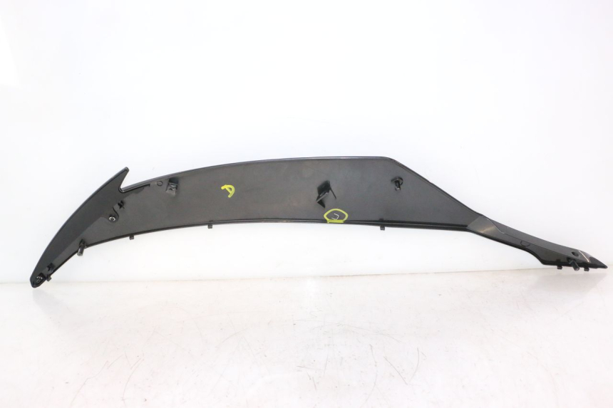 photo de RIGHT FRONT FAIRING YAMAHA YZF R6 600 (2008 - 2009) - Technical close-up