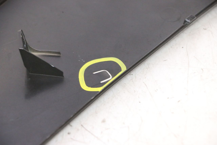 photo de RIGHT FRONT FAIRING YAMAHA YZF R6 600 (2008 - 2009) - Markings and original references