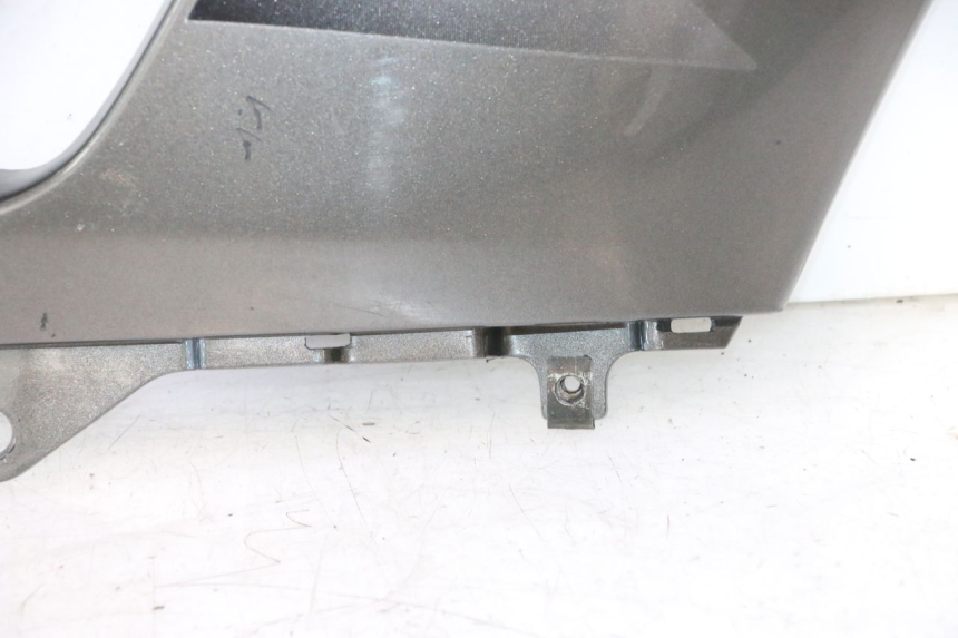 photo de RIGHT FRONT FAIRING KAWASAKI ZZR 600 (1995 - 2004) - Technical close-up