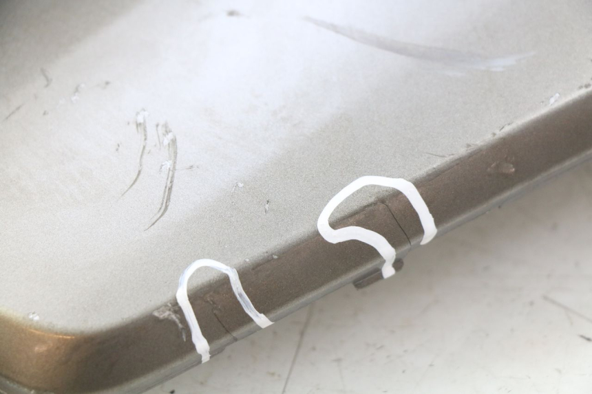 photo de LEFT FRONT SIDE PANEL PEUGEOT CITYSTAR 125 (2011 - 2017) - Fixing points details