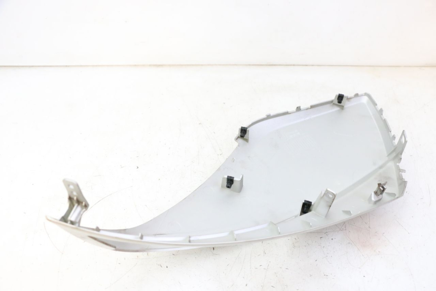 photo de LEFT FRONT FAIRING PEUGEOT CITYSTAR 50 (2013 - 2017) - Zoom on usage condition