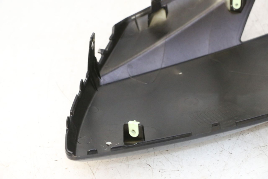 photo de LEFT FRONT FAIRING PEUGEOT CITYSTAR 50 (2013 - 2017) - Zoom on usage condition