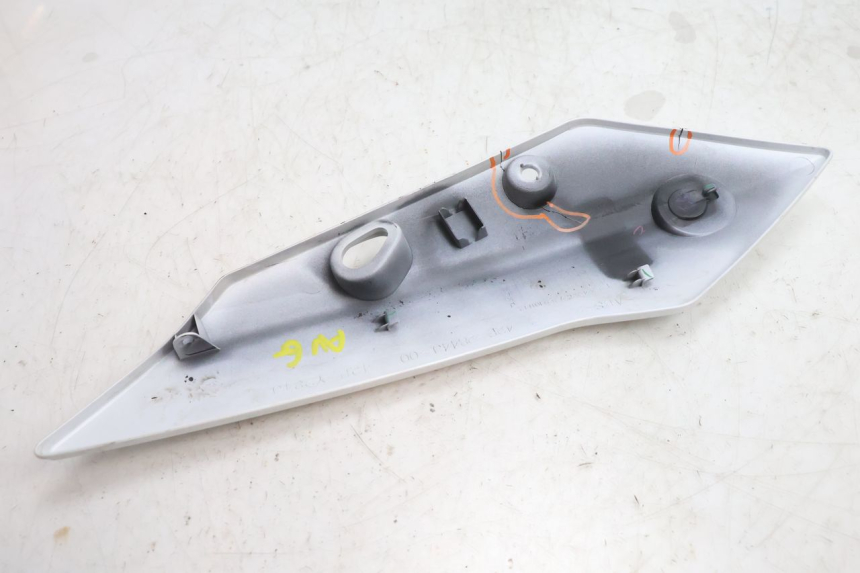 photo de LEFT FRONT FAIRING YAMAHA FZ8 800 (2010 - 2016) - Additional view of the item
