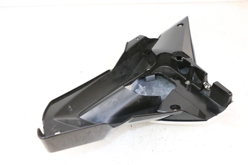 photo de LEFT FRONT FAIRING BMW G310 R 310 (2016 - 2020) - Zoom on usage condition