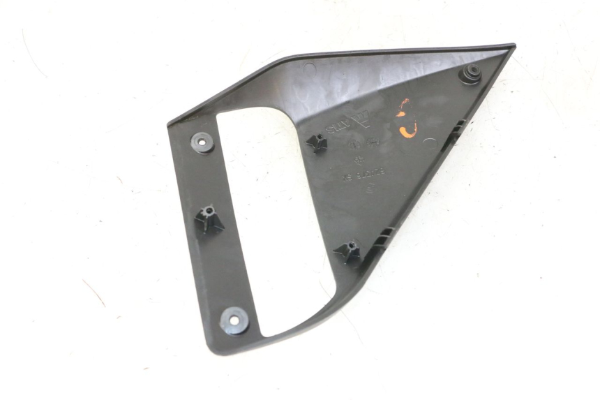 photo de LEFT FRONT FAIRING GILERA NEXUS 300 (2008 - 2013) - Zoom on usage condition