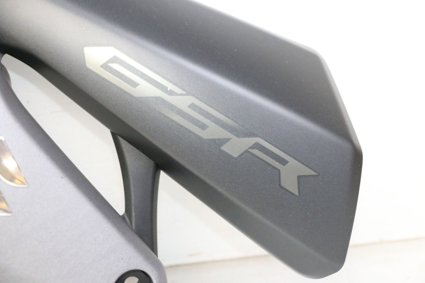 photo de LEFT FRONT FAIRING SUZUKI GSR 750 (2011 - 2017) - High-resolution close-up