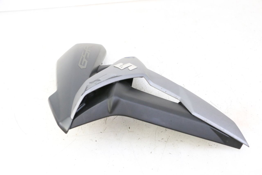 photo de LEFT FRONT FAIRING SUZUKI GSR 750 (2011 - 2017) - Zoom on usage condition