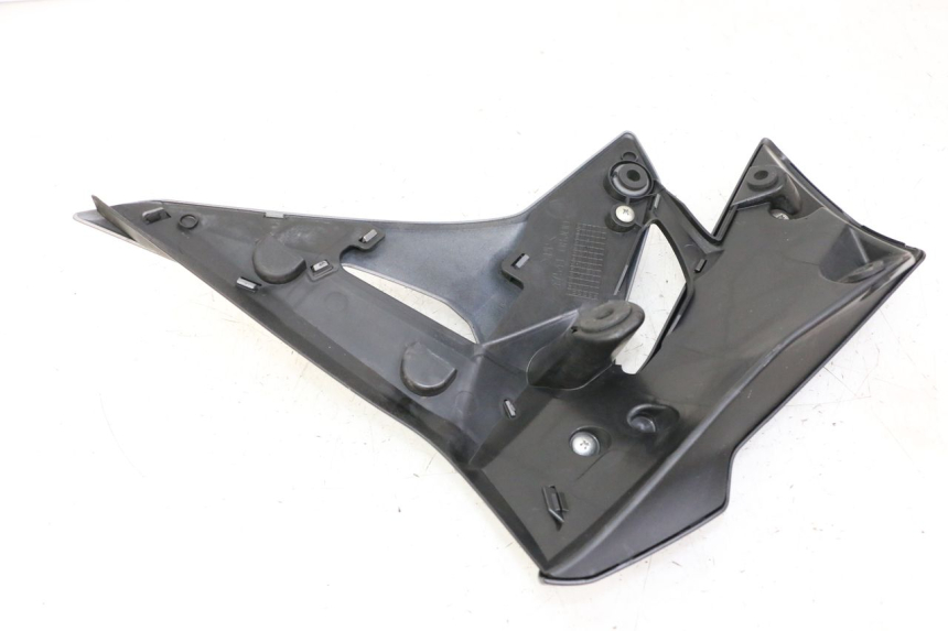 photo de LEFT FRONT FAIRING SUZUKI GSR 750 (2011 - 2017) - Technical close-up